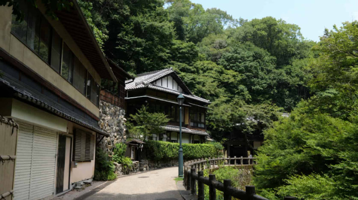 箕面市, 箕面, 大阪府, 大阪, 日本, 箕面公園, 箕面山, 箕面大滝, 滝, 一行寺楓, 紅葉の天麩羅, 紅葉, 天麩羅, 天ぷら, 瀧安寺, 仏教, 寺, 寺院, 宗教, 文化, 伝統, 伝統文化, 旅行, 旅